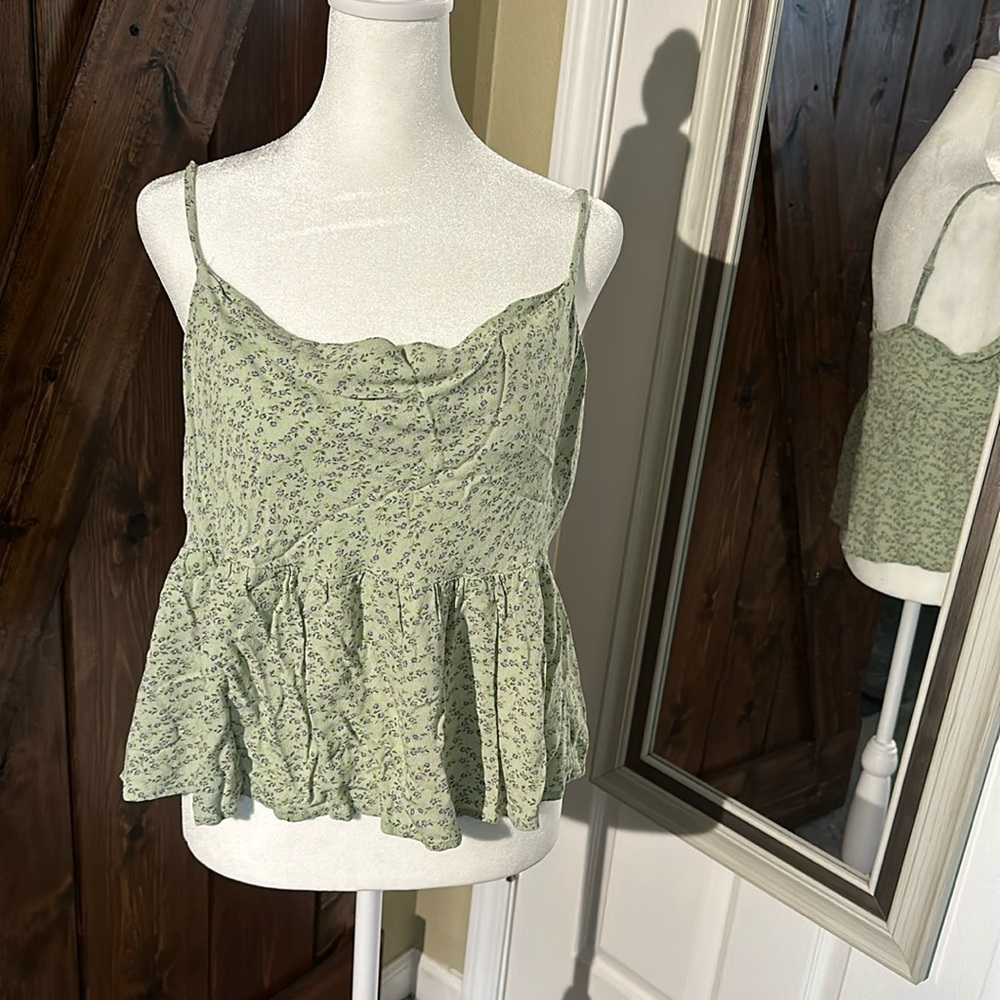 American Eagle babydoll tank green with flowers. Size M